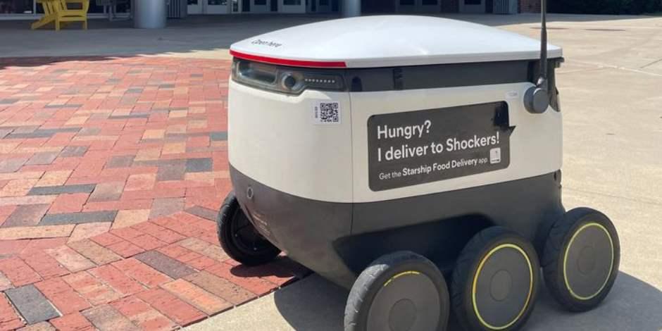 Universidad de EU emite alerta por amenaza de bomba ligada a robots que reparten comida.