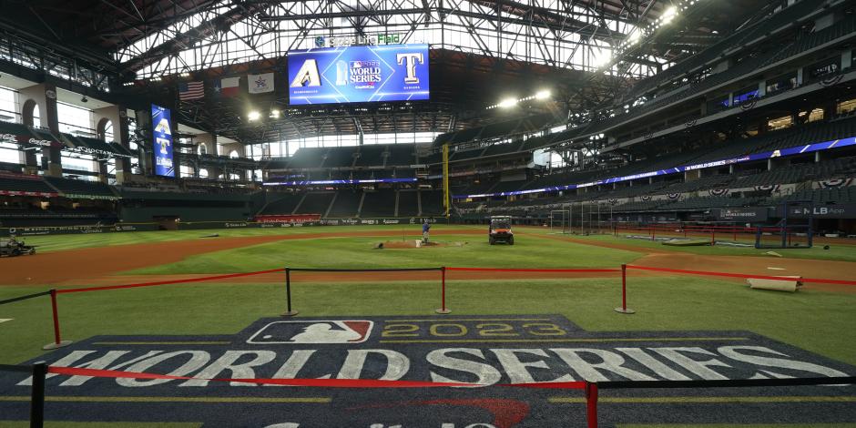El Globe Life Field recibe el Juego 1 de la Serie Mundial de MLB entre Rangers y Diamondbacks.