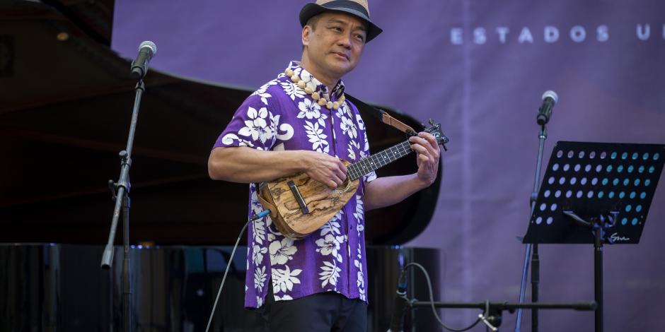 El músico hawaiano, ayer en la Exhacienda San Gabriel.