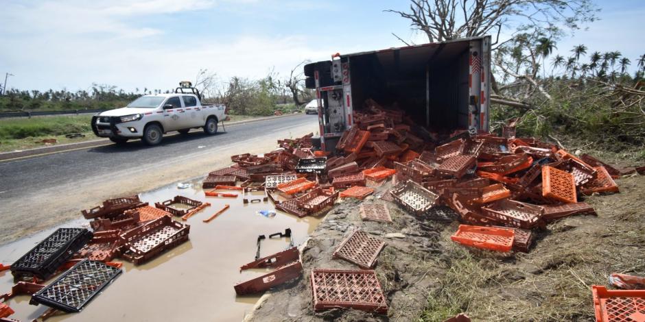 ‘Otis’ tocó tierra y devastó Acapulco, Guerrero, las carreteras deben estar libres para permitir el paso de contingentes de amergencia