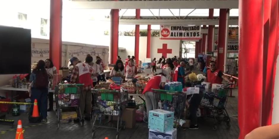 Cruz Roja envía despensas a personas afectadas por el huracán Otis.