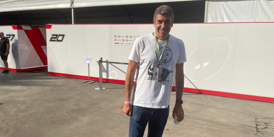 Arturo Elías Ayub acudió al Autódromo Hermanos Rodríguez para apoyar a Checo Pérez en el Gran Premio de México 2023.