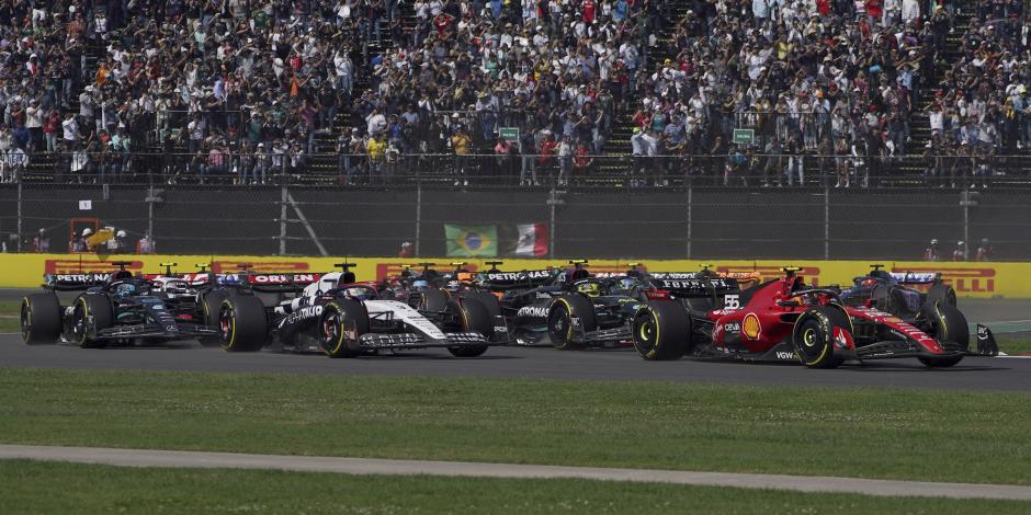 Algunos pilotos en sus respectivos monoplazas durante el Gran Premio de México 2023.
