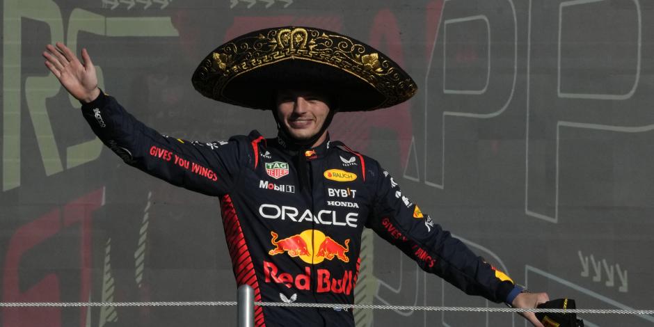 El piloto de Red Bull Max Verstappen de Holanda celebra tras ganar el Gran Premio de México en el Autódromo Hermanos Rodríguez el domingo 29 de octubre del 2023