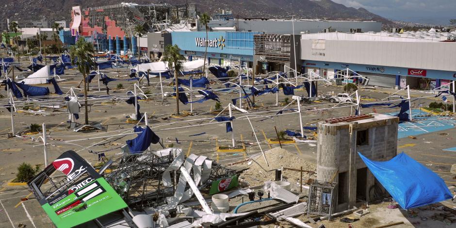 A cuatro días del impacto del huracán Otis, los daños en el puerto de Acapulco siguen siendo evidentes.