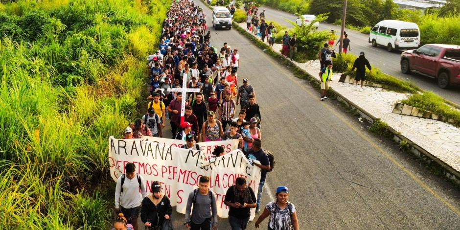Miles de personas de distintas nacionalidades salieron en caravana desde Chiapas, ayer.