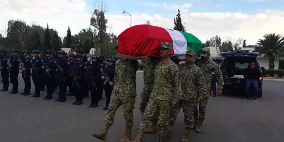 Elementos del Ejército despidieron ayer con honores al soldado Pedro López, quien perdió la vida en la agresión.