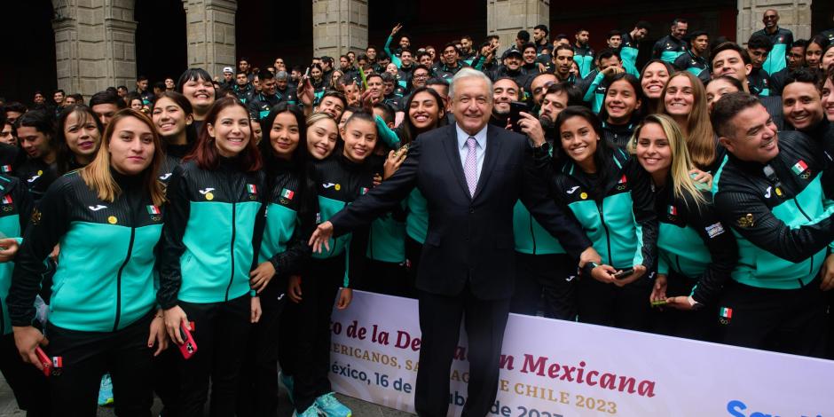 AMLO felicita a los deportistas mexicanos que fueron a los Juegos Panamericanos 2023
