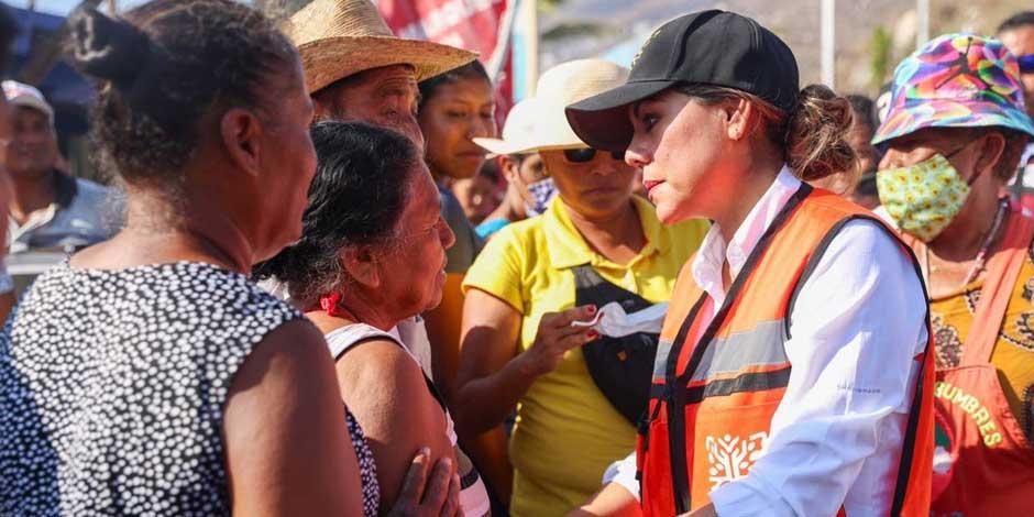 Evelyn Salgado acudió a Puerto Marqués en donde supervisó la atención que se brinda en el comedor comunitario instalado en la Escuela Primaria “Morelos”