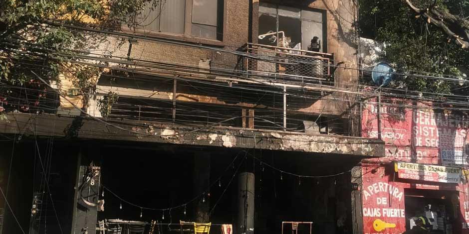 Arde en su totalidad restaurante en la alcaldía Benito Juárez; bomberos en el lugra