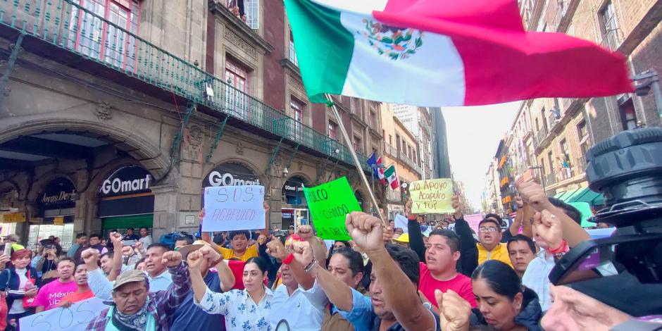 Habitantes de Acapulco marcharon en CDMX, ayer.