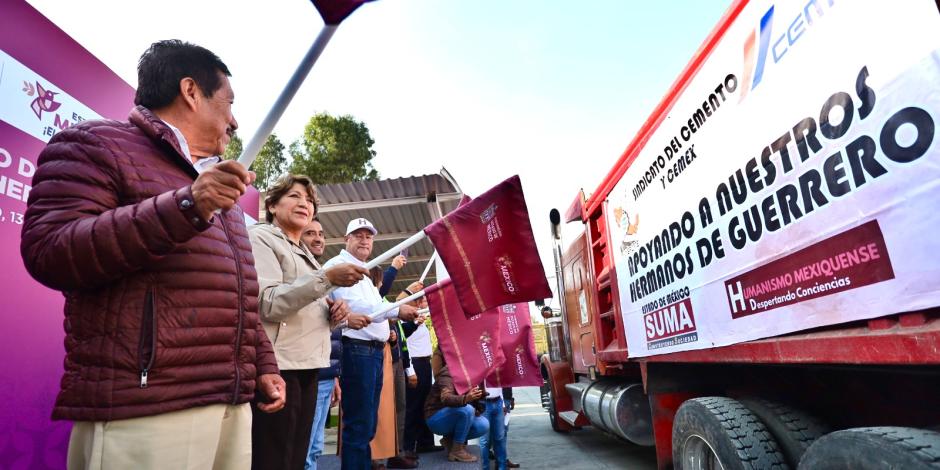 La Gobernadora Delfina Gómez (centro) lidera el envío de 60 camiones de ayuda a Acapulco.