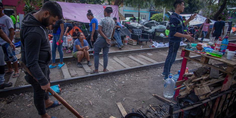 Campamento de indocumentados, ayer, cerca de Misterios, en la CDMX.