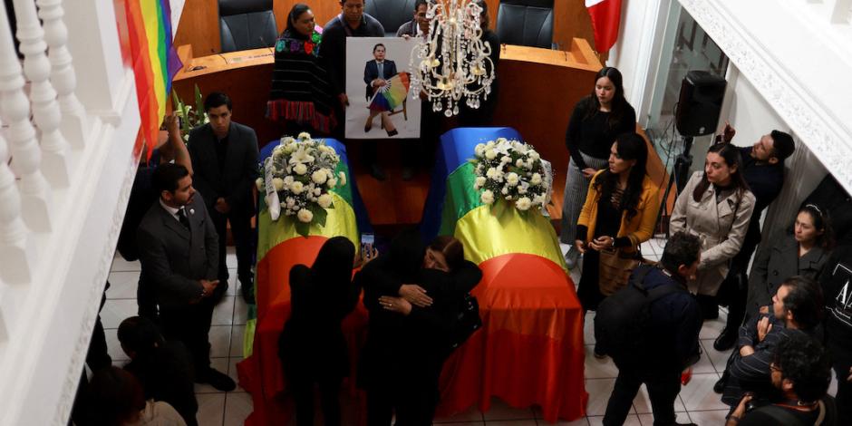 Ociel Baena y su pareja, en un homenaje en el Tribunal Electoral de Aguascalientes, ayer.