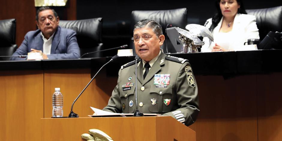 El secretario, General Luis Cresencio Sandoval, ayer, en el Senado de la República.