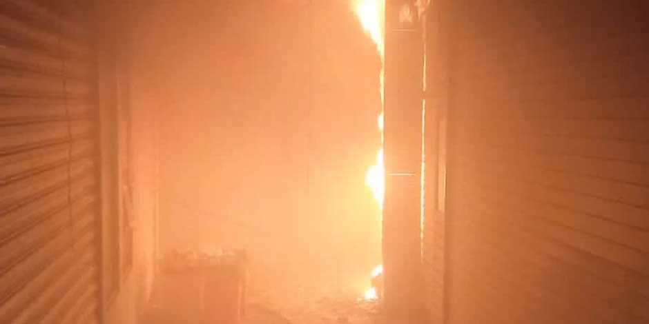 Otro incendio en el Centro: Bomberos atienden emergencia en plaza de la calle del Carmen
