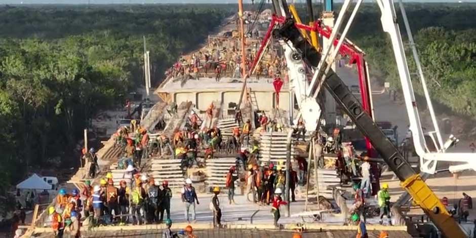 AMLO reconoce a trabajadores de la construcción durante supervisión de Tren Maya