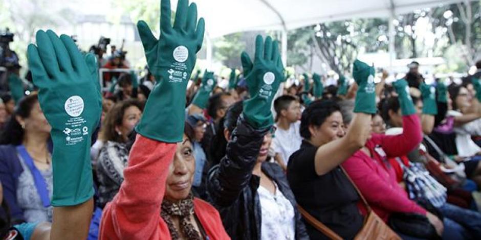 Gobierno de CDMX otorga apoyos a trabajadoras del hogar.
