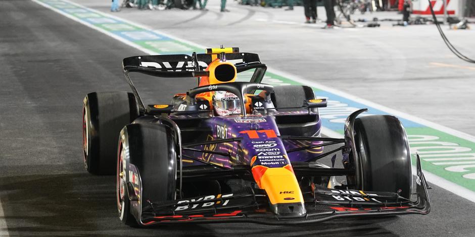 El Red Bull de Checo Pérez durante el Gran Premio de Las Vegas de F1.