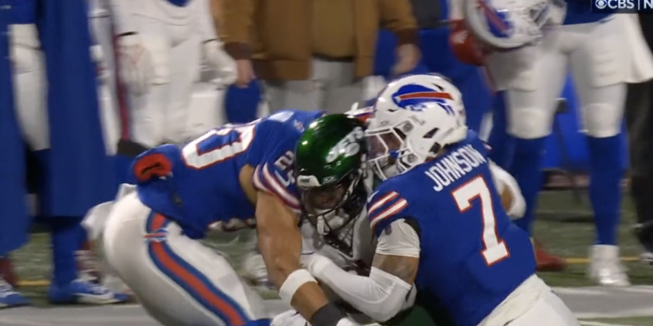 Taylor Rapp, profundo de los Bills, abandonó en ambulancia el partido contra los Jets por un fuerte choque.