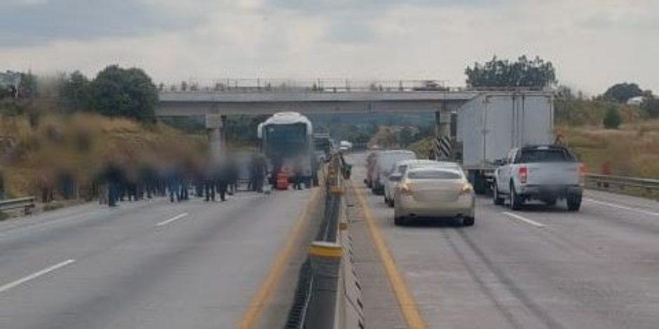 Bloqueo en Arco Norte provoca caos en la México-Puebla.