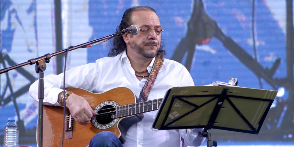 Fernando Delgadillo, cantante de trova.