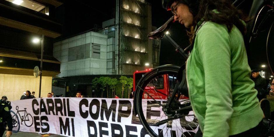 Familiares, amistades y comunidad ciclista protestaron para exigir justicia por la joven Tifanny, atropellada por un camión en Avenida Chapultepec