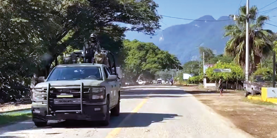 Elementos del Ejército realizaron patrullajes ayer por varios poblados del municipio de Tenejapa, tras los hechos de violencia registrados durante la madrugada.