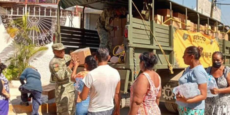 PLAN DN-III-E: Avanza reparto de canastas básicas, despensas y agua en Acapulco y Coyuca de Benítez este lunes 4 de diciembre en Guerrero