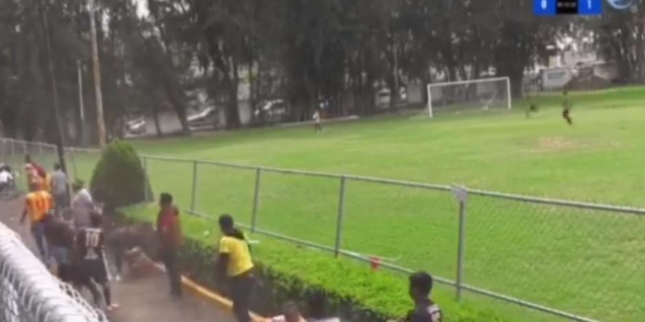 Balacera durante partido de futbol deja 2 muertos y 8 heridos en Tláhuac.