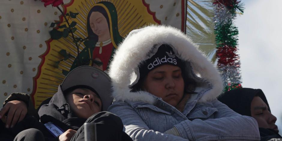 Cientos de peregrinos atraviesan Paso de Cortés rumbo a la Basílica de Guadalupe para visitar a la virgen en su día el próximo 12 de diciembre.