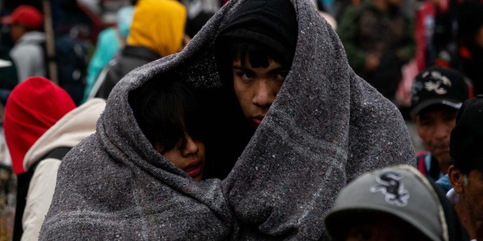 Capitalinos comienzan a sacar chamarras, bufandas y abrigos para protegerse de las bajas temperaturas que se han registrado en la ciudad.