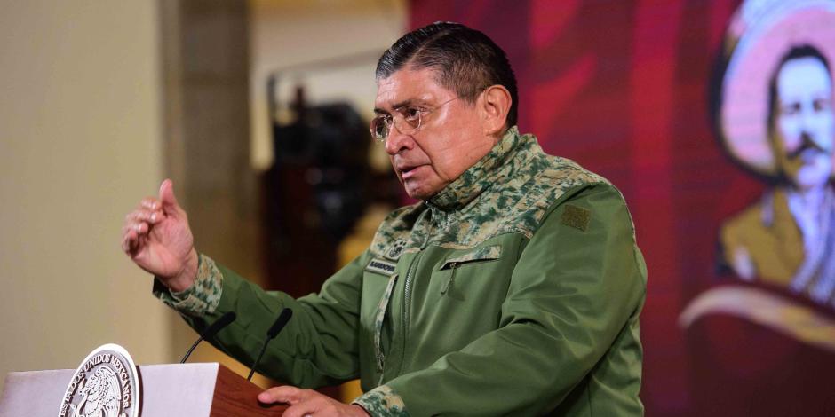 El secretario de la Defensa Nacional, Luis Cresencio Sandoval, en conferencia de prensa.
