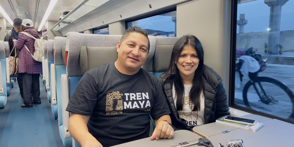 Primeros pasajeros del Tren Maya.