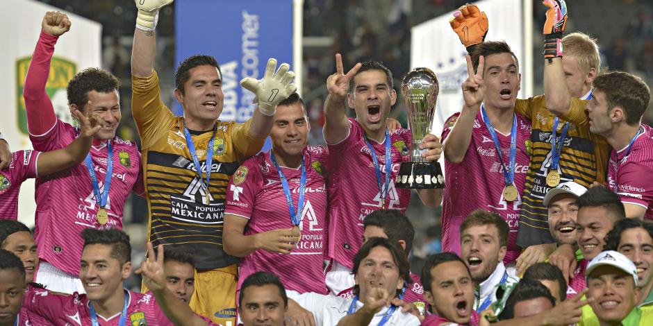 Futbolistas del León festejan su bicampeonato obtenido en el Torneo Clausura 2014 de la Liga MX.
