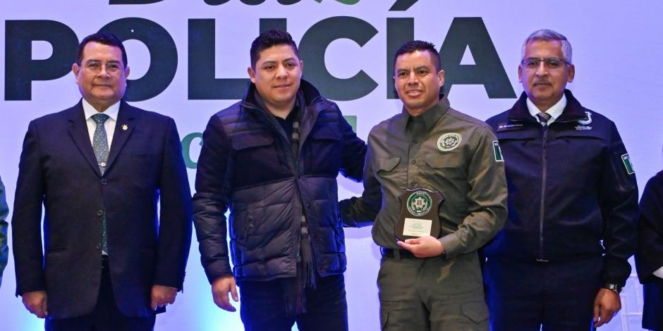 Ricardo Gallardo Cardona al encabezar la ceremonia del Día del Policía en San Luis Potosí.