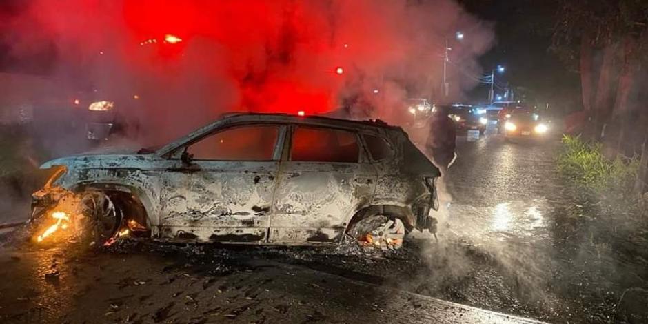 Reportan quema de vehículos y camiones en diversos puntos de Tabasco