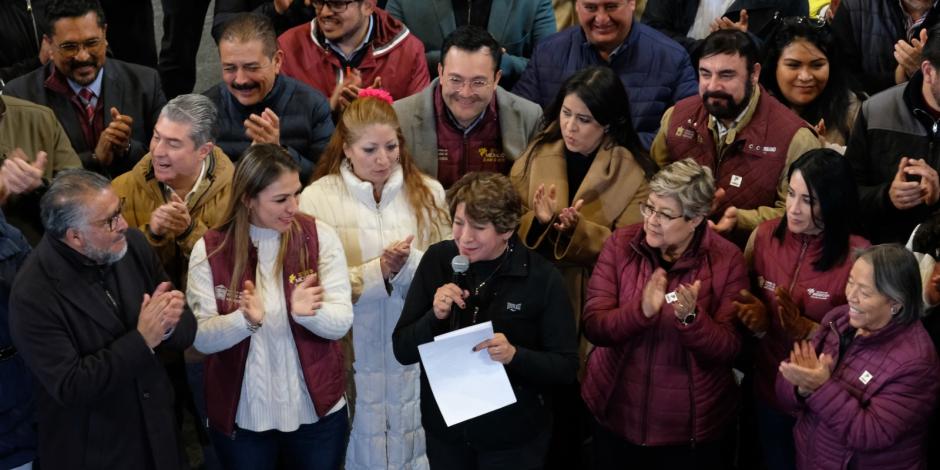 La Gobernadora Delfina Gómez Álvarez escucha las preocupaciones de los ciudadanos durante la Segunda Audiencia Ciudadana en Palacio de Gobierno.