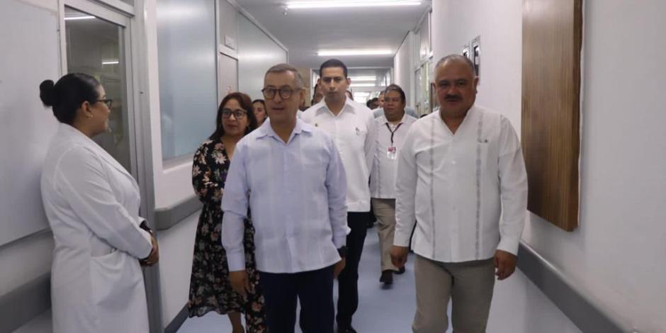 Pedro Zenteno inaugura quirófano en Cozumel, cumpliendo promesa.