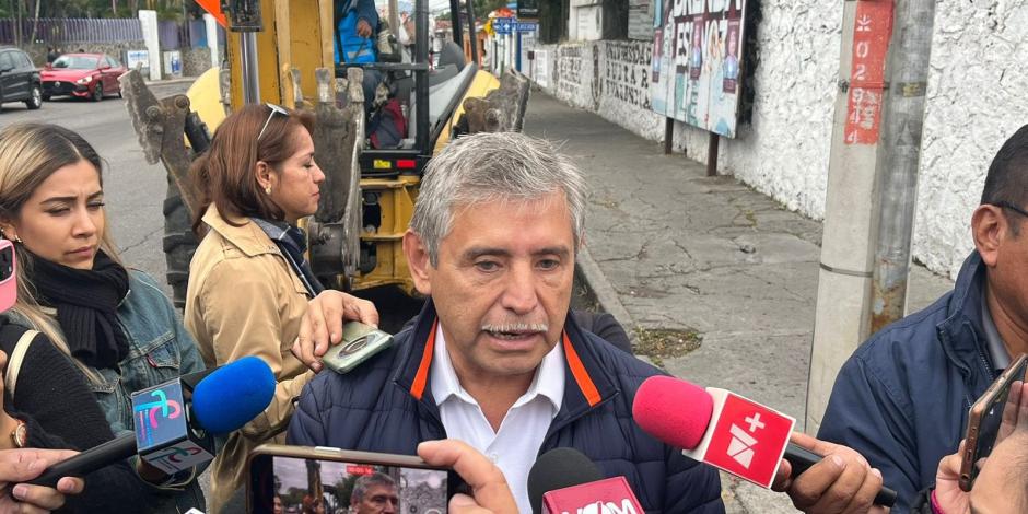 El presidente municipal de Cuernavaca, José Luis Urióstegui, en una entrevista con reporteros locales, ayer.