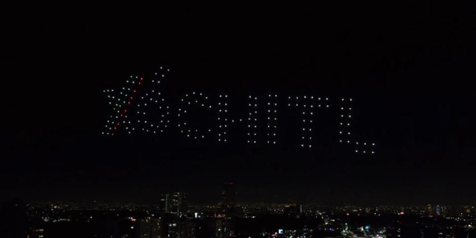 Así se iluminó el cielo de CDMX con mensajes en apoyo a Xóchitl Gálvez.
