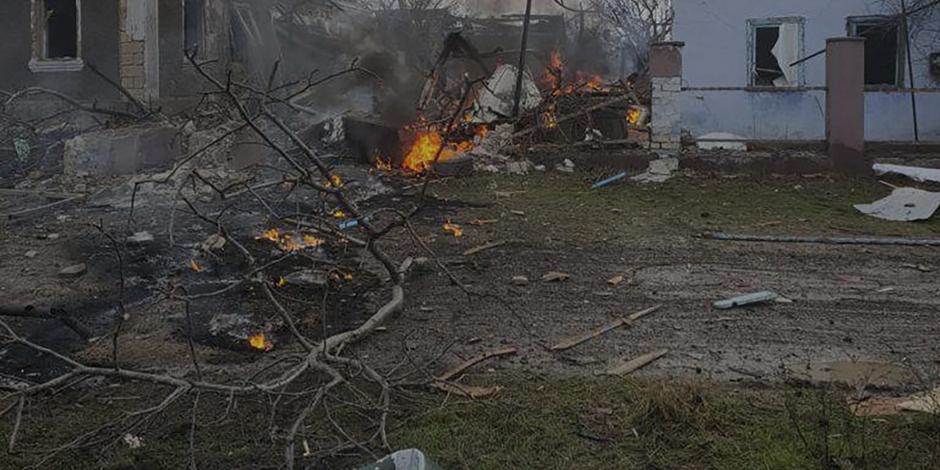 Residentes ucranianos y personal de rescate evidenciaron los daños provocados por la ofensiva del invasor.