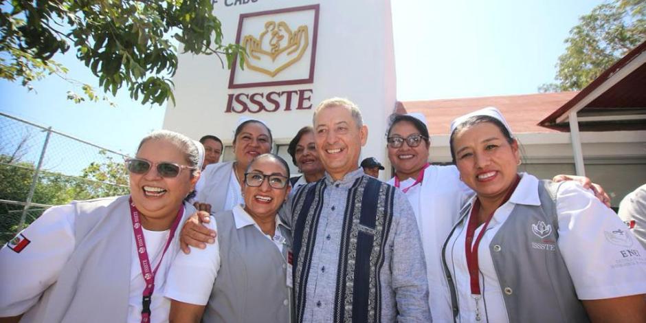 Pedro Zenteno, director del Issste, celebra el 64 aniversario con la inauguración de seis nuevos hospitales.