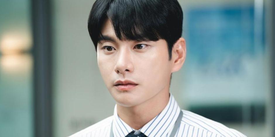 Él es Lee Yi-kuyng, quien interpreta a Park Min Hwan, el malvado marido de "Marry My Husband".