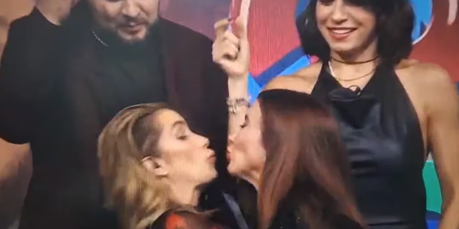 Andrea Escalona y Mariazel se besan en la boca en VIVO en Hoy (VIDEO)