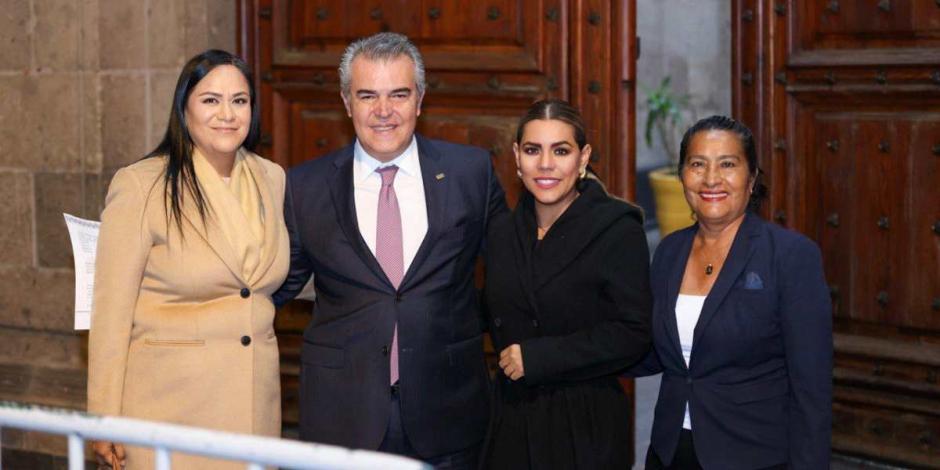 Evelyn Salgado se reúne con AMLO en Palacio Nacional.
