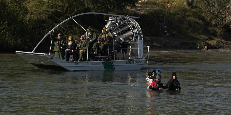 Cruce de migrantes en el río Bravo, el pasado miércoles.