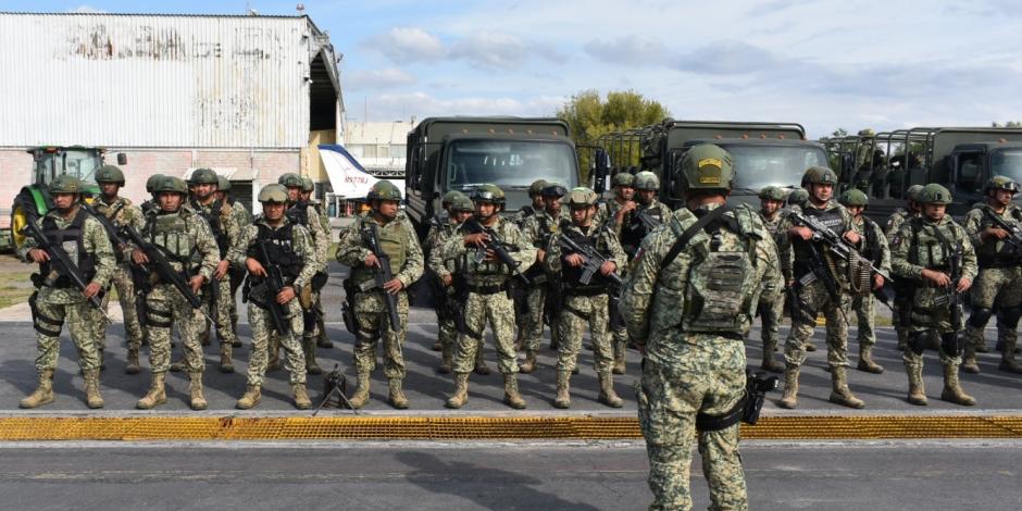 Elementos de la Sedena, ayer, a su llegada a Tamaulipas.