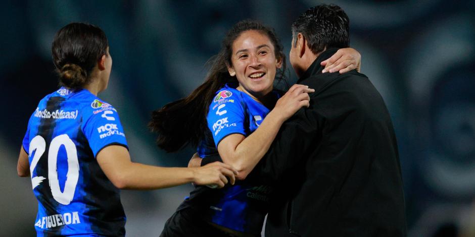 Deisy Ojeda festeja su gol olímpico en el duelo inaugural de la Liga MX Femenil entre Querétaro y FC Juárez.