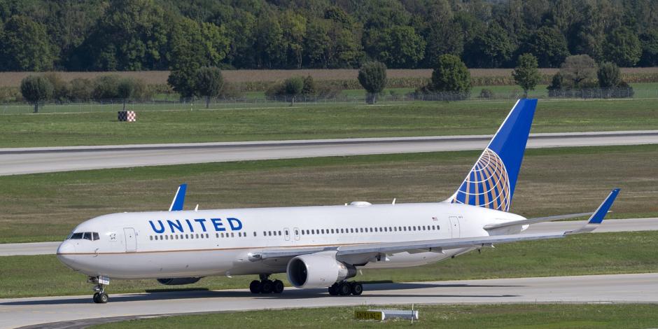 United Airlines informó ayer que detectó pernos mal colocados y otras fallas ligadas al tapón de la puerta en varios aviones del modelo que está en revisión.